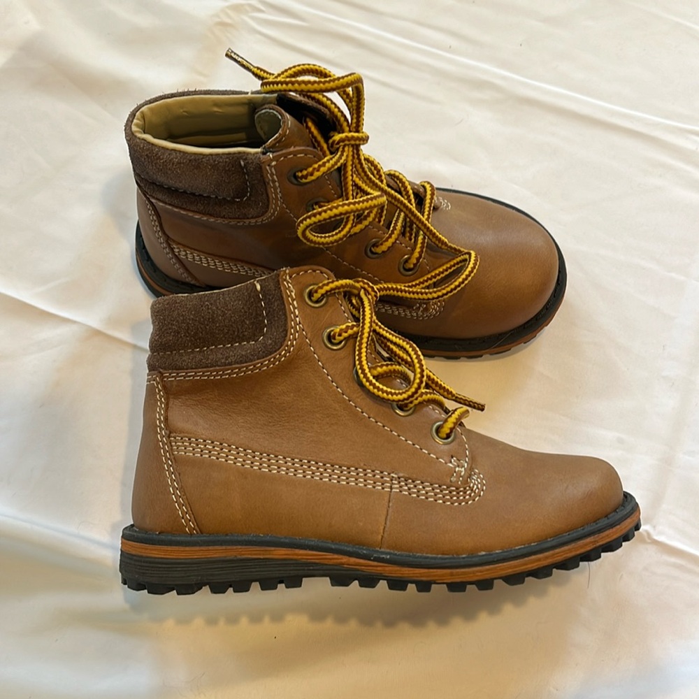 Umi | NWOT new toddler boy leather brown boots EU size 26 US size 9